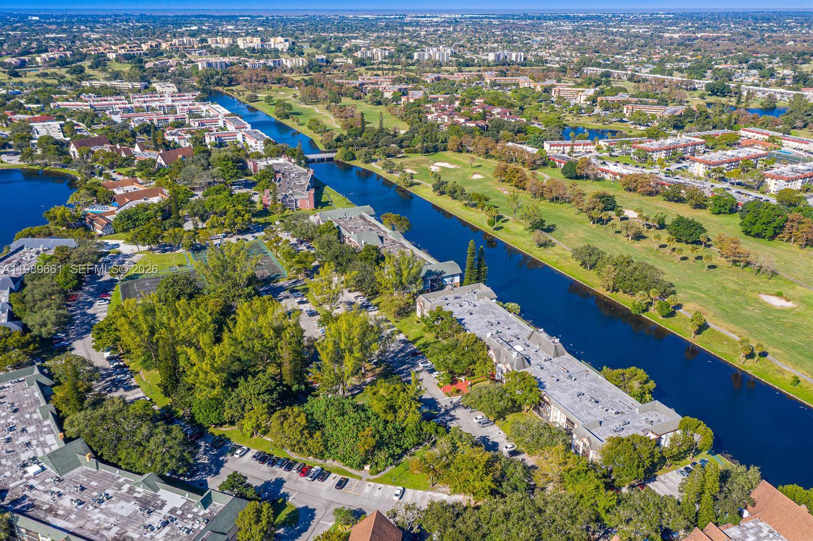 3740 Inverrary Dr #1T Lauderhill, FL 33319