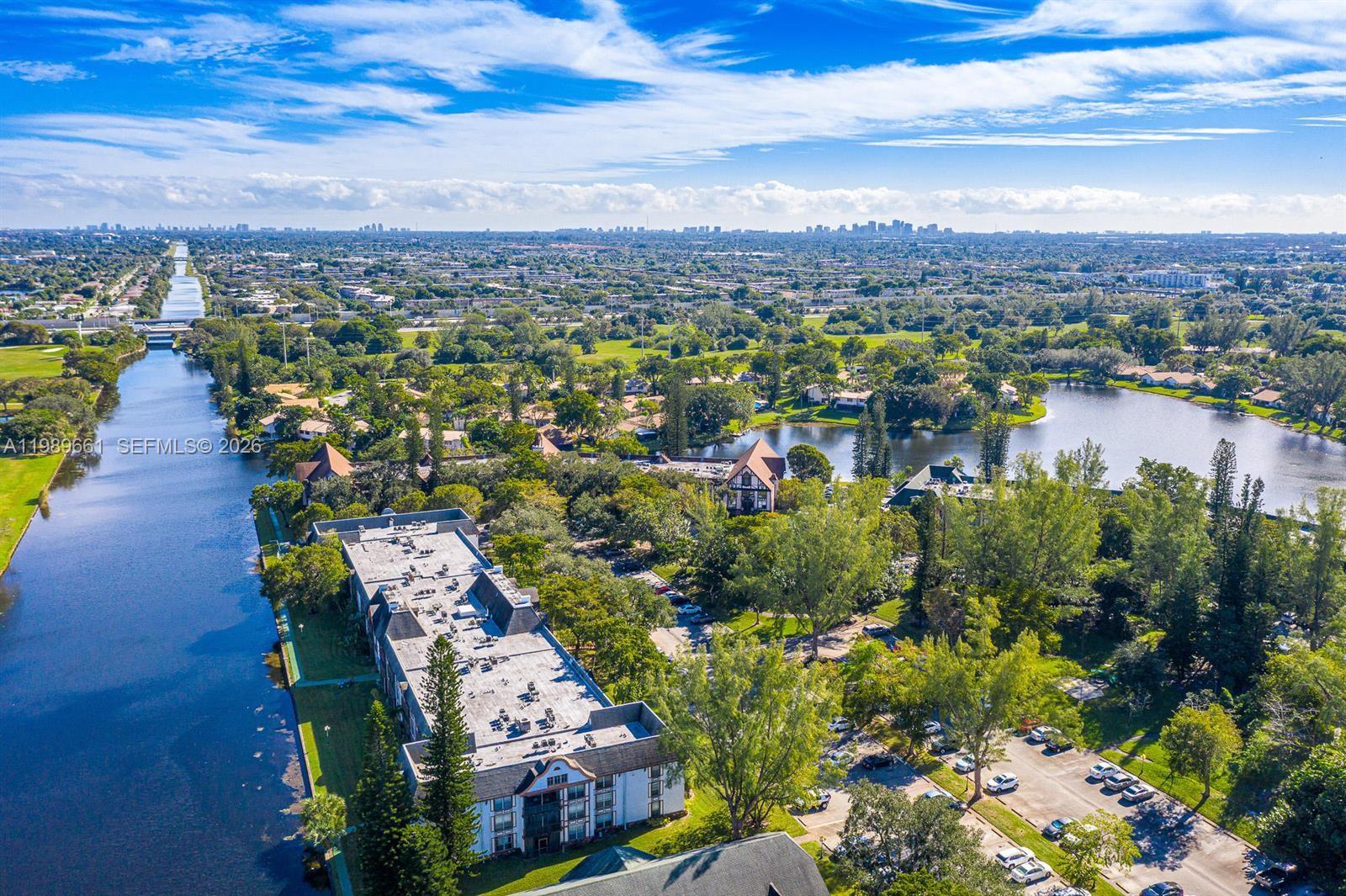 3740 Inverrary Dr #1T Lauderhill, FL 33319