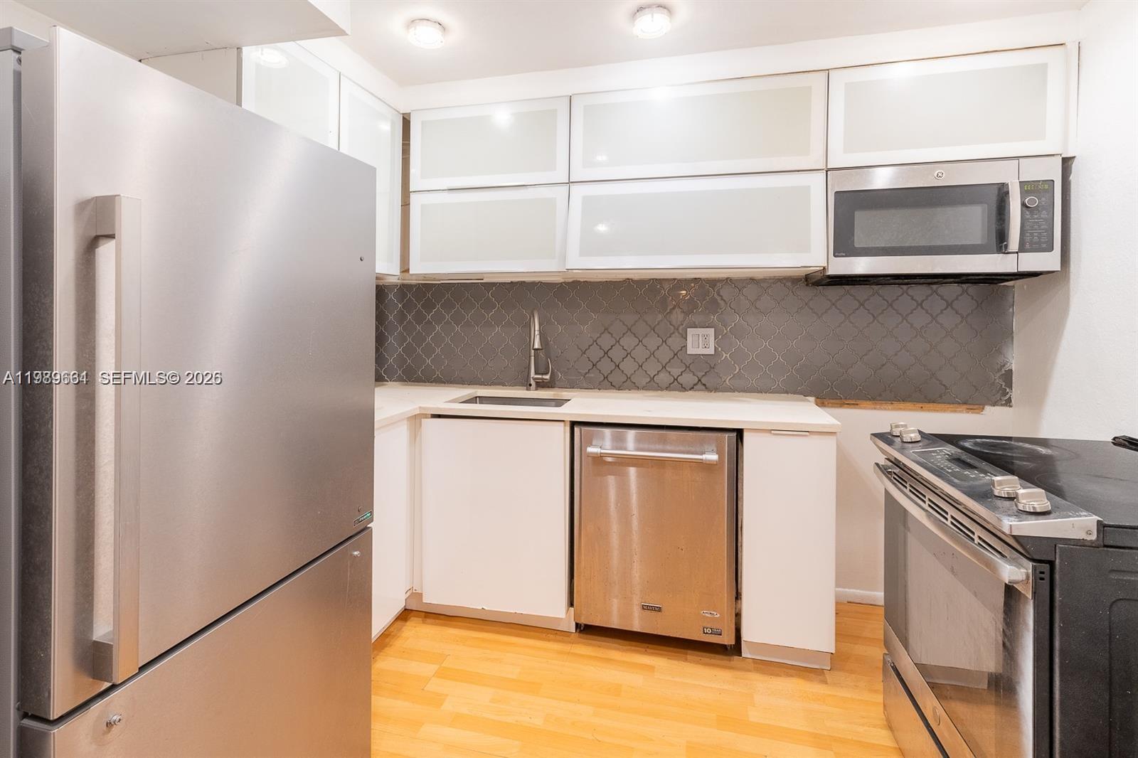 3740 Inverrary Dr #1T Lauderhill, FL 33319