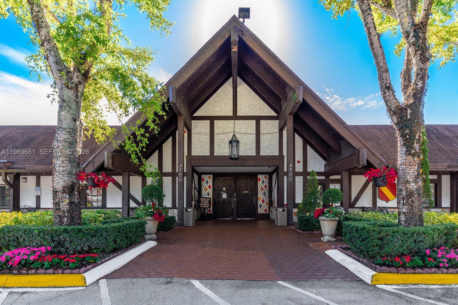 3740 Inverrary Dr #1T Lauderhill, FL 33319