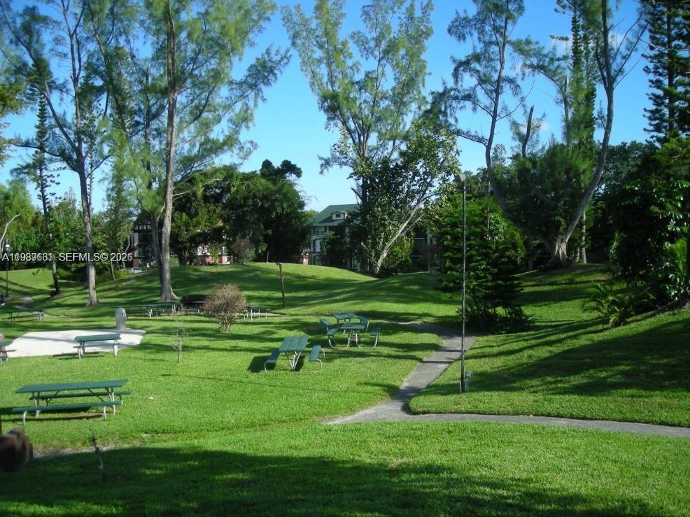 3740 Inverrary Dr #1T Lauderhill, FL 33319