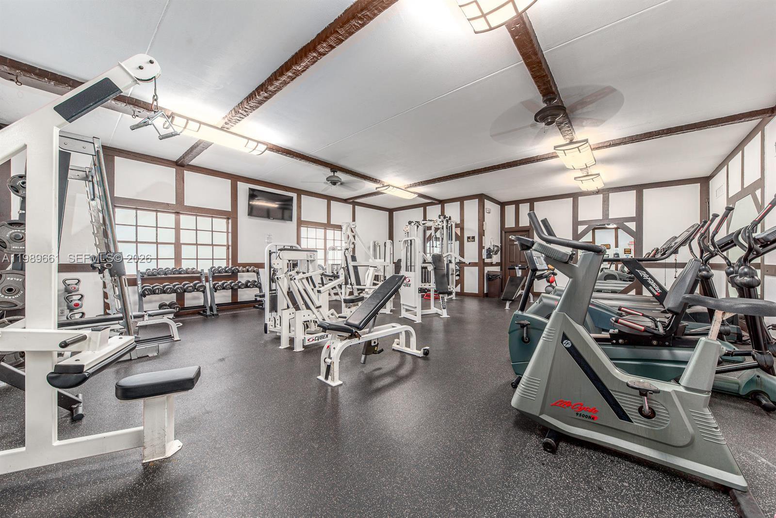 3740 Inverrary Dr #1T Lauderhill, FL 33319