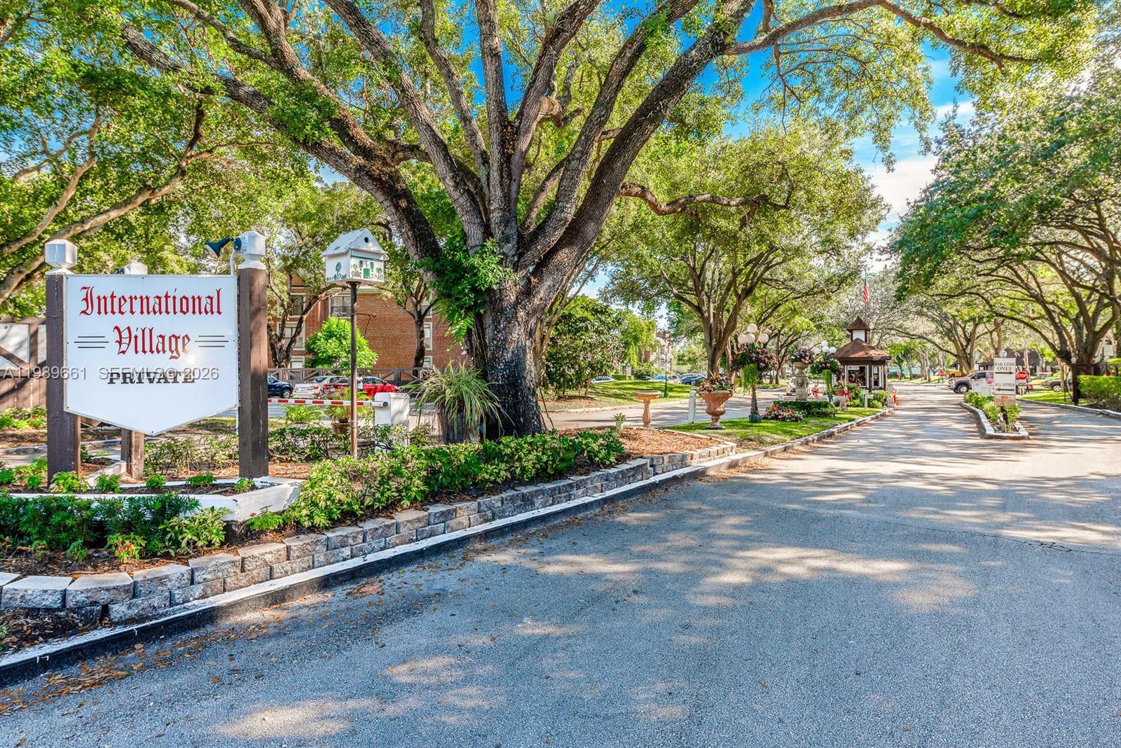 3740 Inverrary Dr #1T Lauderhill, FL 33319