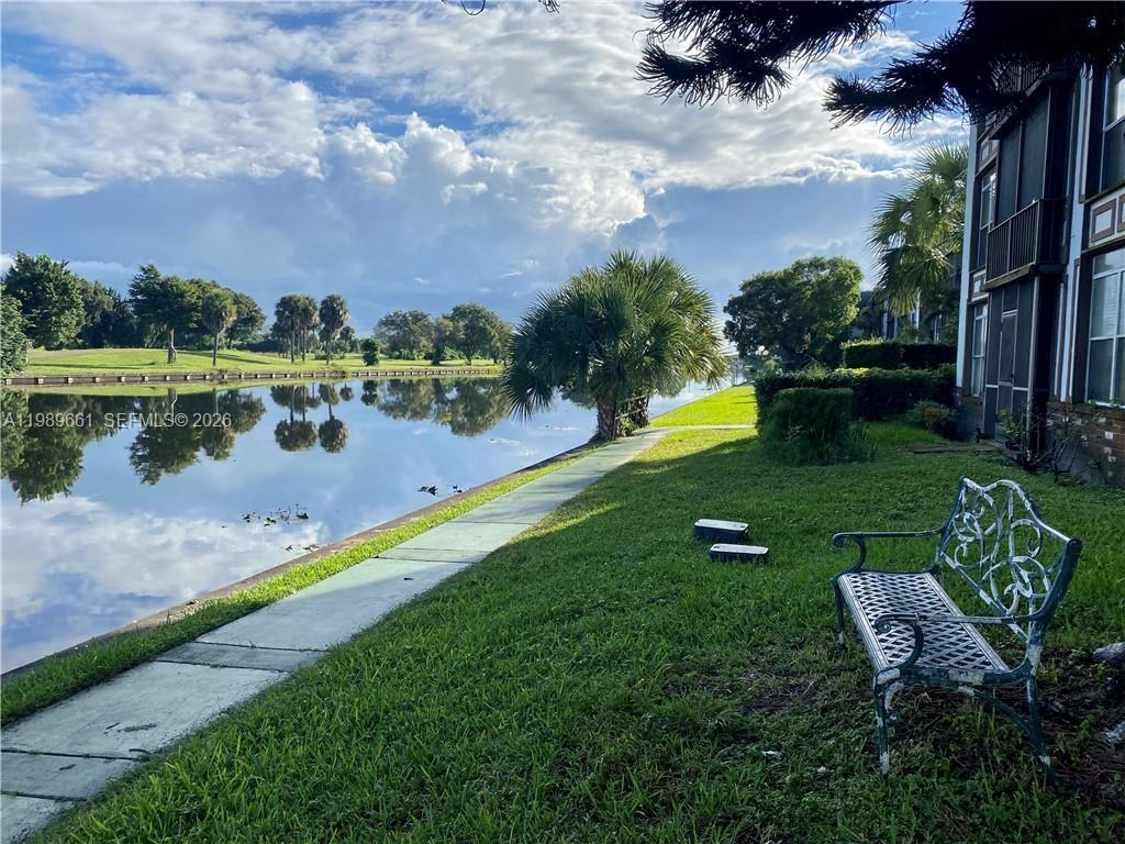 3740 Inverrary Dr #1T Lauderhill, FL 33319