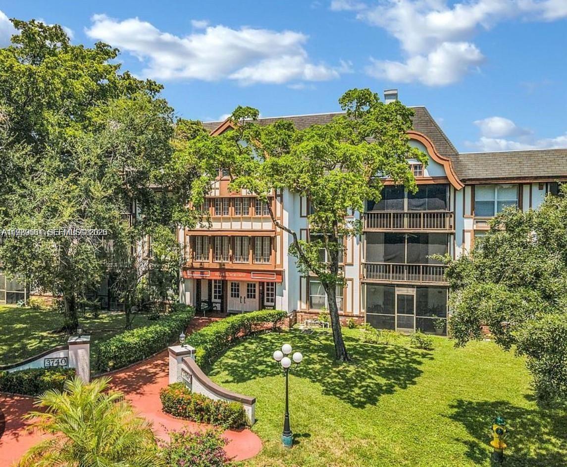 3740 Inverrary Dr #1T Lauderhill, FL 33319