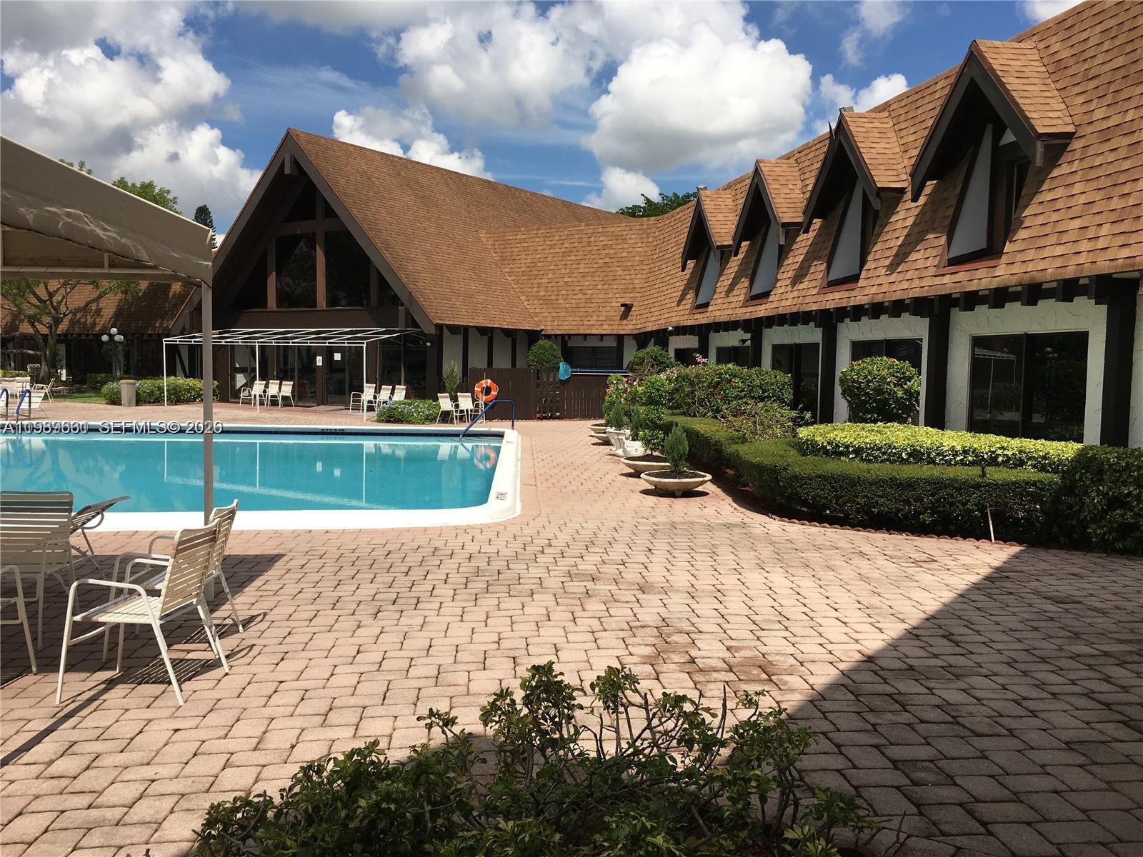 3740 Inverrary Dr #1T Lauderhill, FL 33319