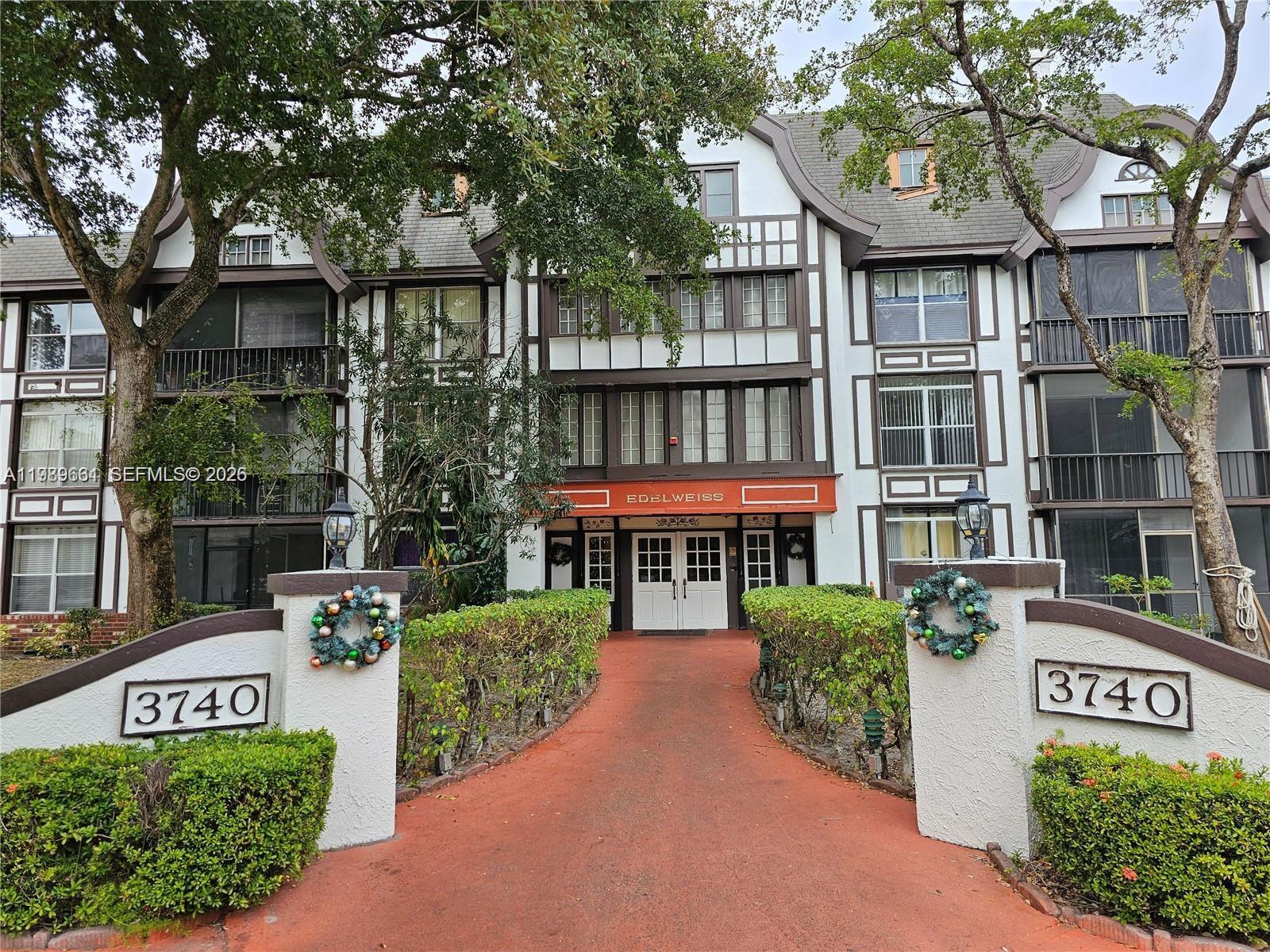 3740 Inverrary Dr #1T Lauderhill, FL 33319