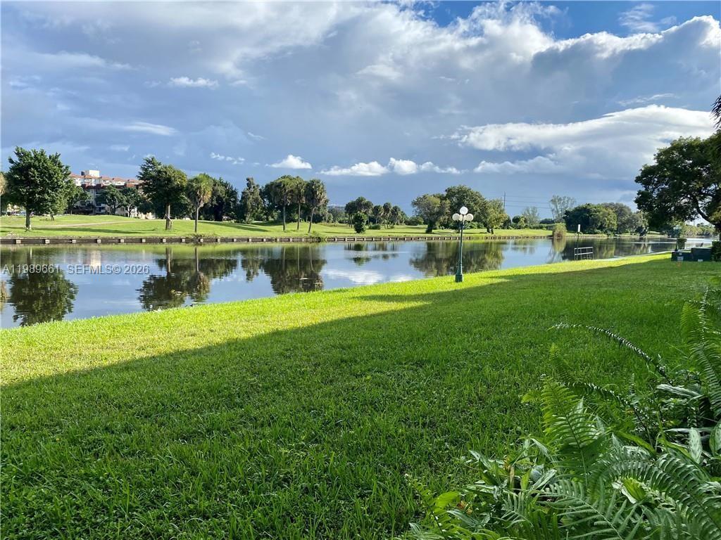 3740 Inverrary Dr #1T Lauderhill, FL 33319