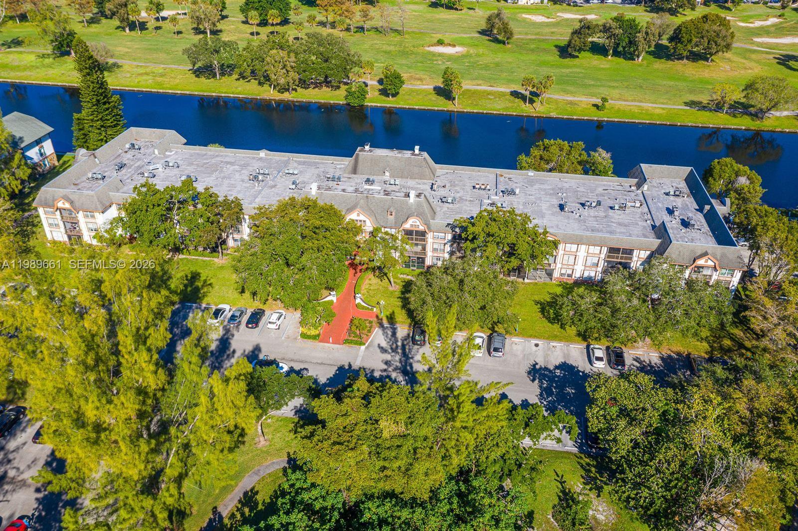 3740 Inverrary Dr #1T Lauderhill, FL 33319