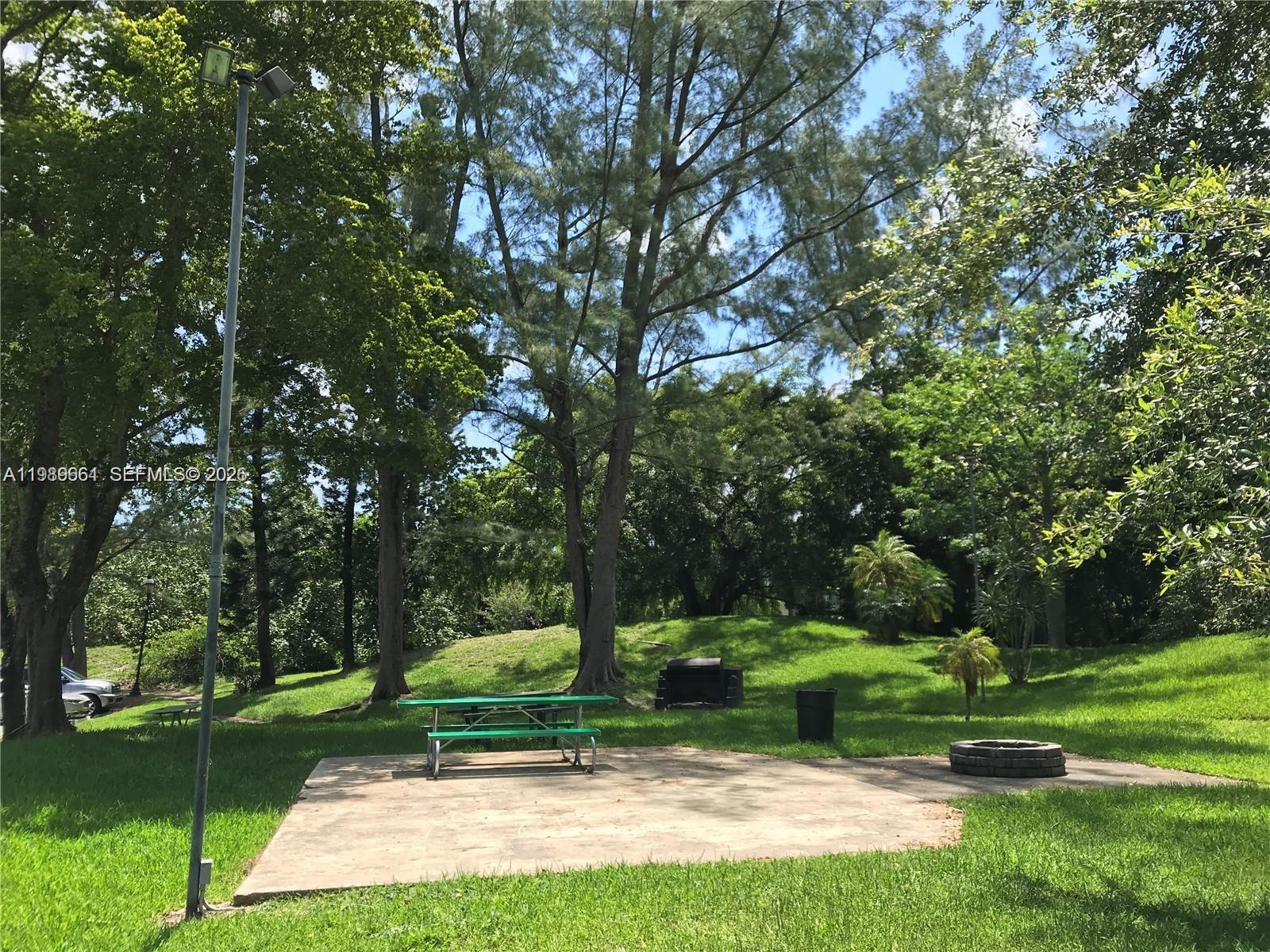 3740 Inverrary Dr #1T Lauderhill, FL 33319