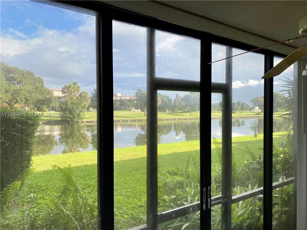 3740 Inverrary Dr #1T Lauderhill, FL 33319