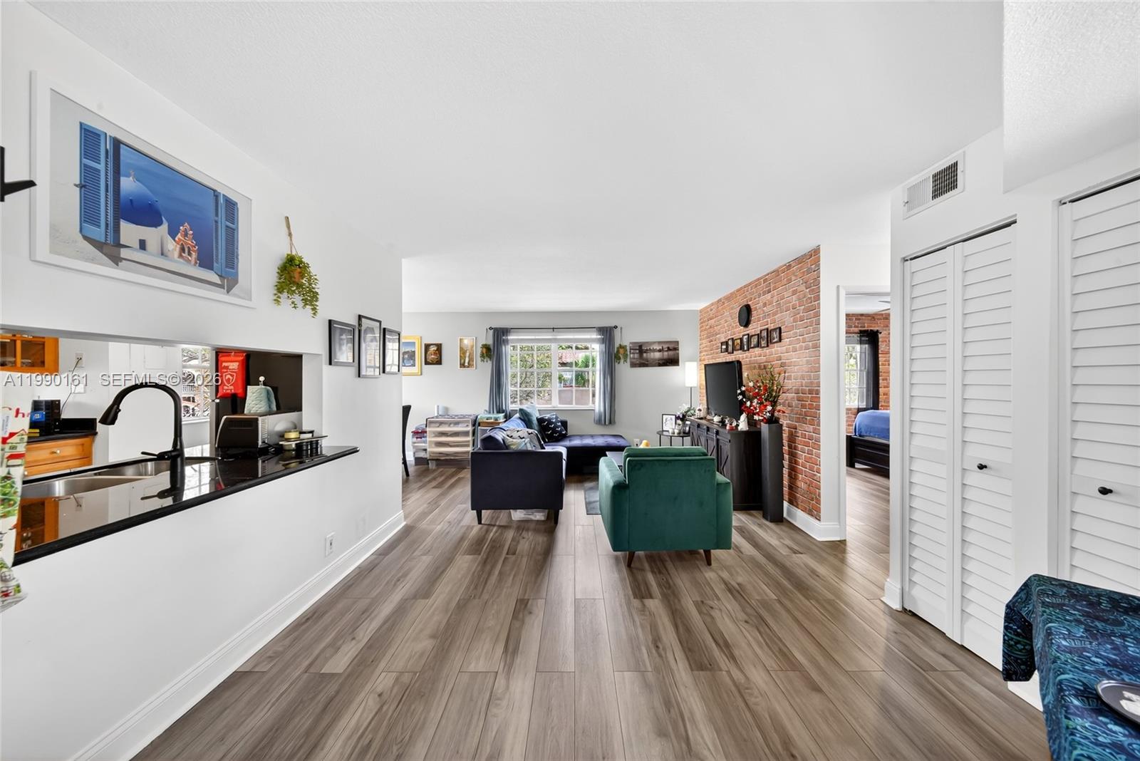 365 SW 86th Ave #201 Pembroke Pines, FL 33025