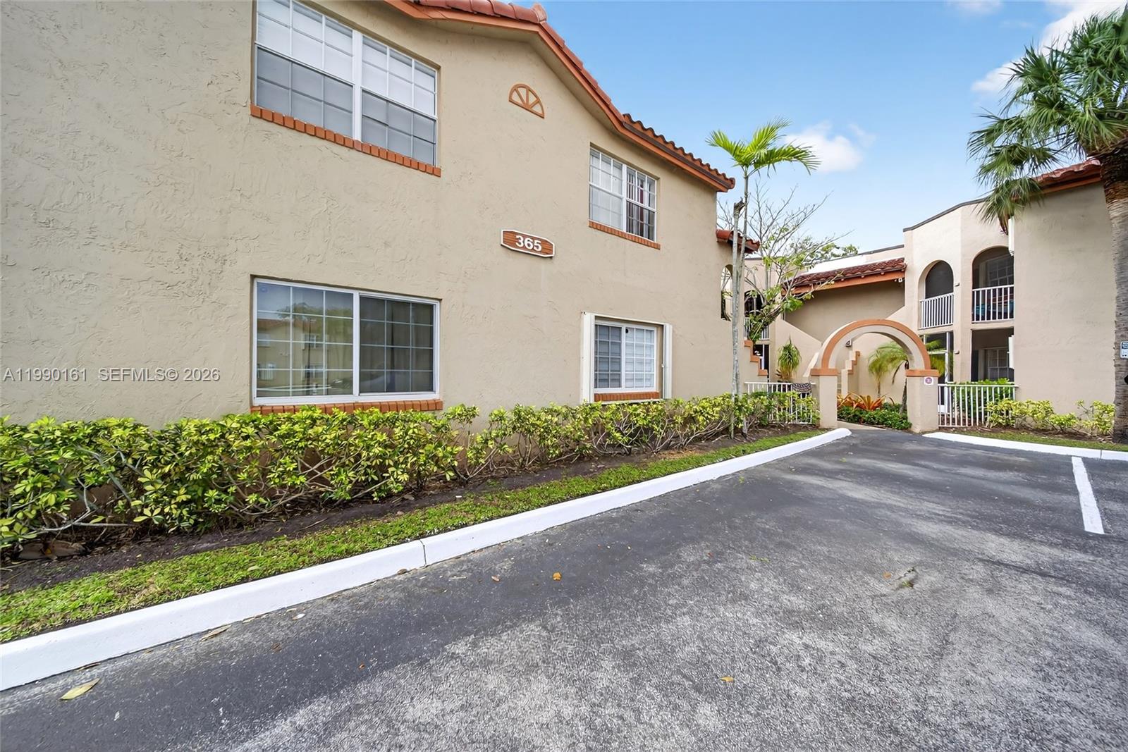 365 SW 86th Ave #201 Pembroke Pines, FL 33025