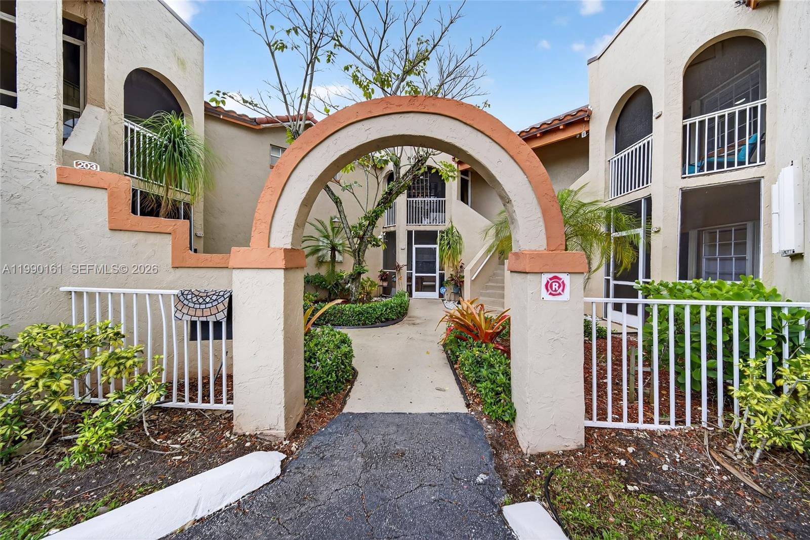 365 SW 86th Ave #201 Pembroke Pines, FL 33025