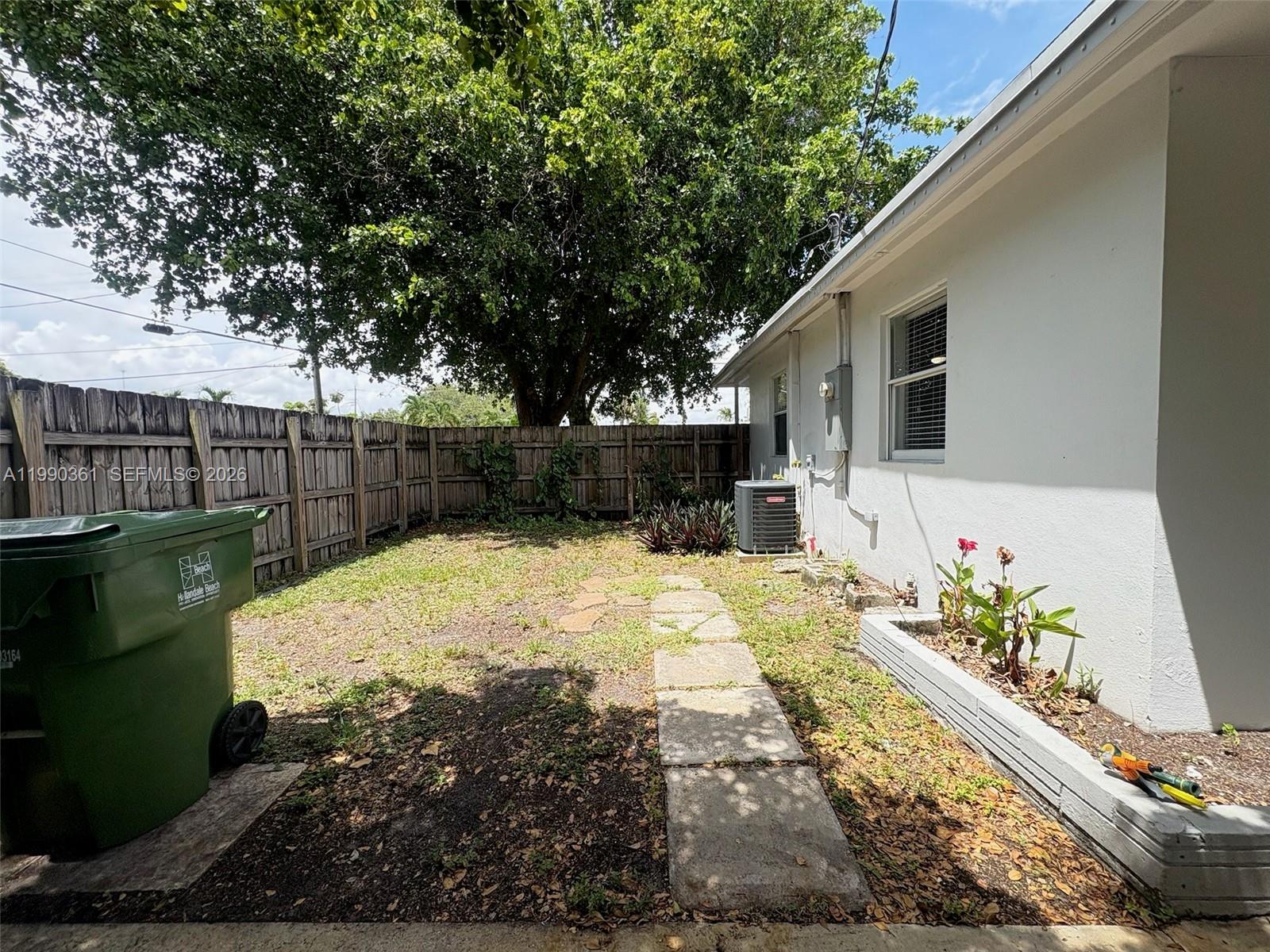 655 SW 6th St Hallandale Beach, FL 33009