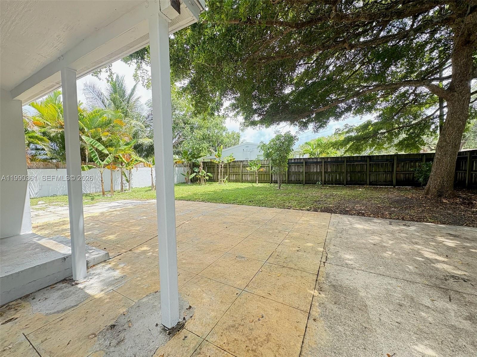 655 SW 6th St Hallandale Beach, FL 33009