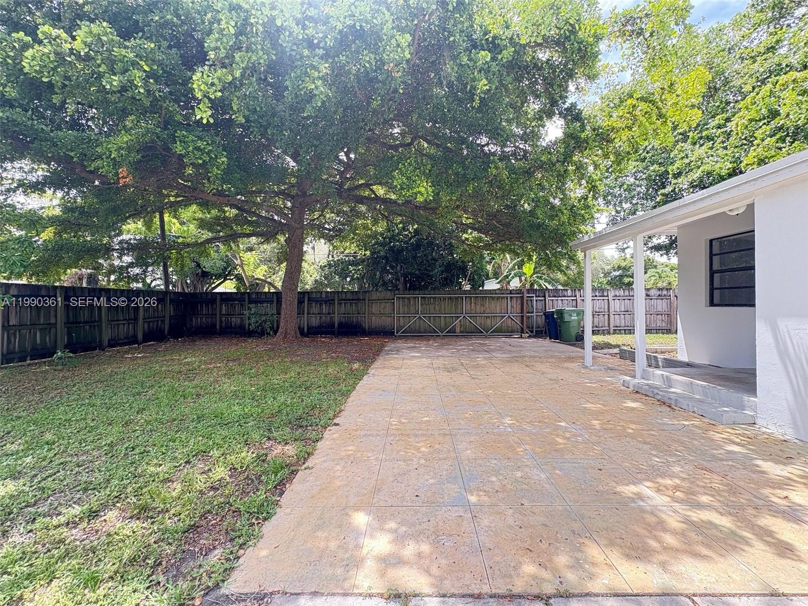 655 SW 6th St Hallandale Beach, FL 33009