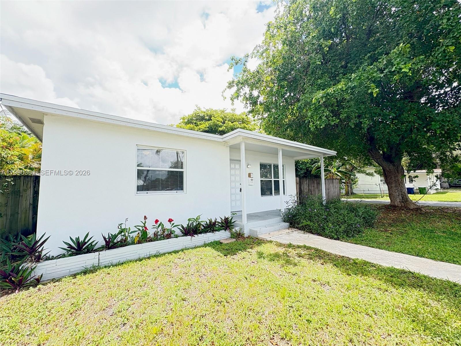 655 SW 6th St Hallandale Beach, FL 33009