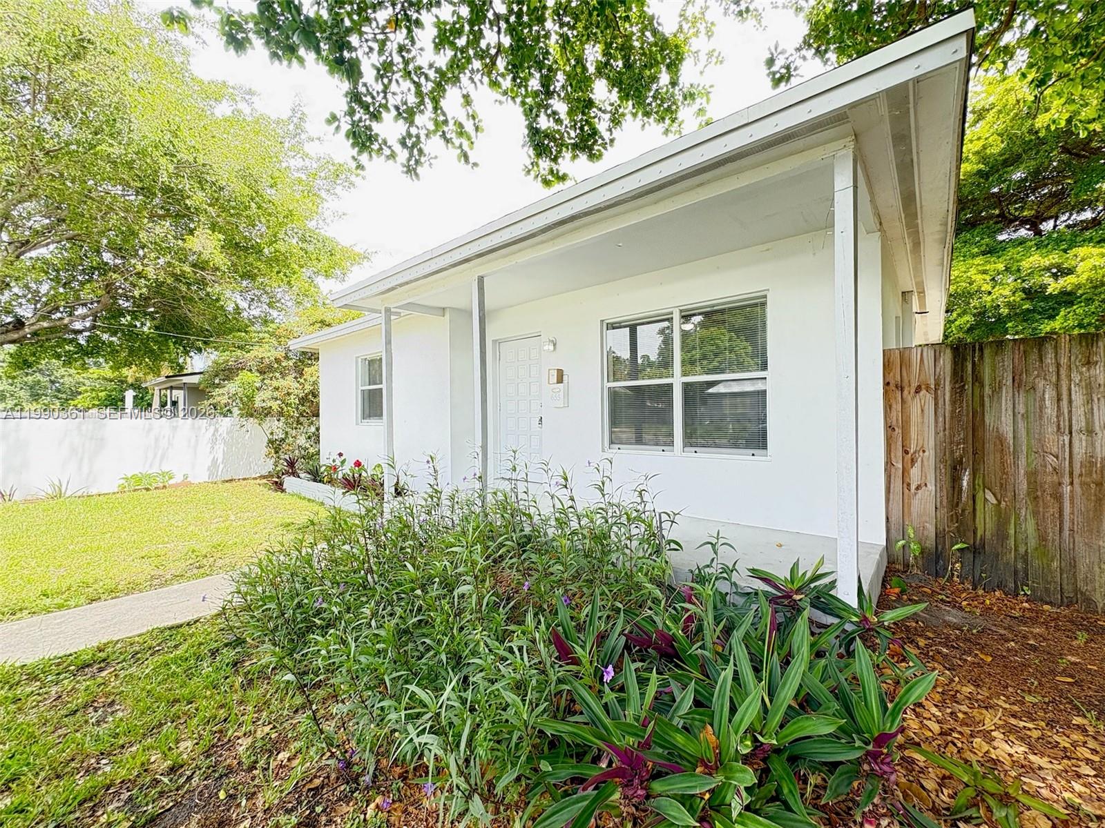 655 SW 6th St Hallandale Beach, FL 33009