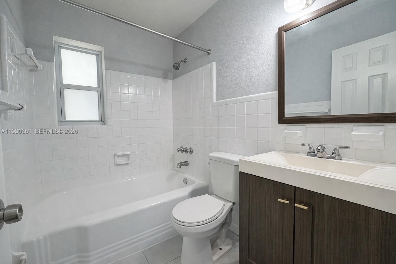 655 SW 6th St Hallandale Beach, FL 33009