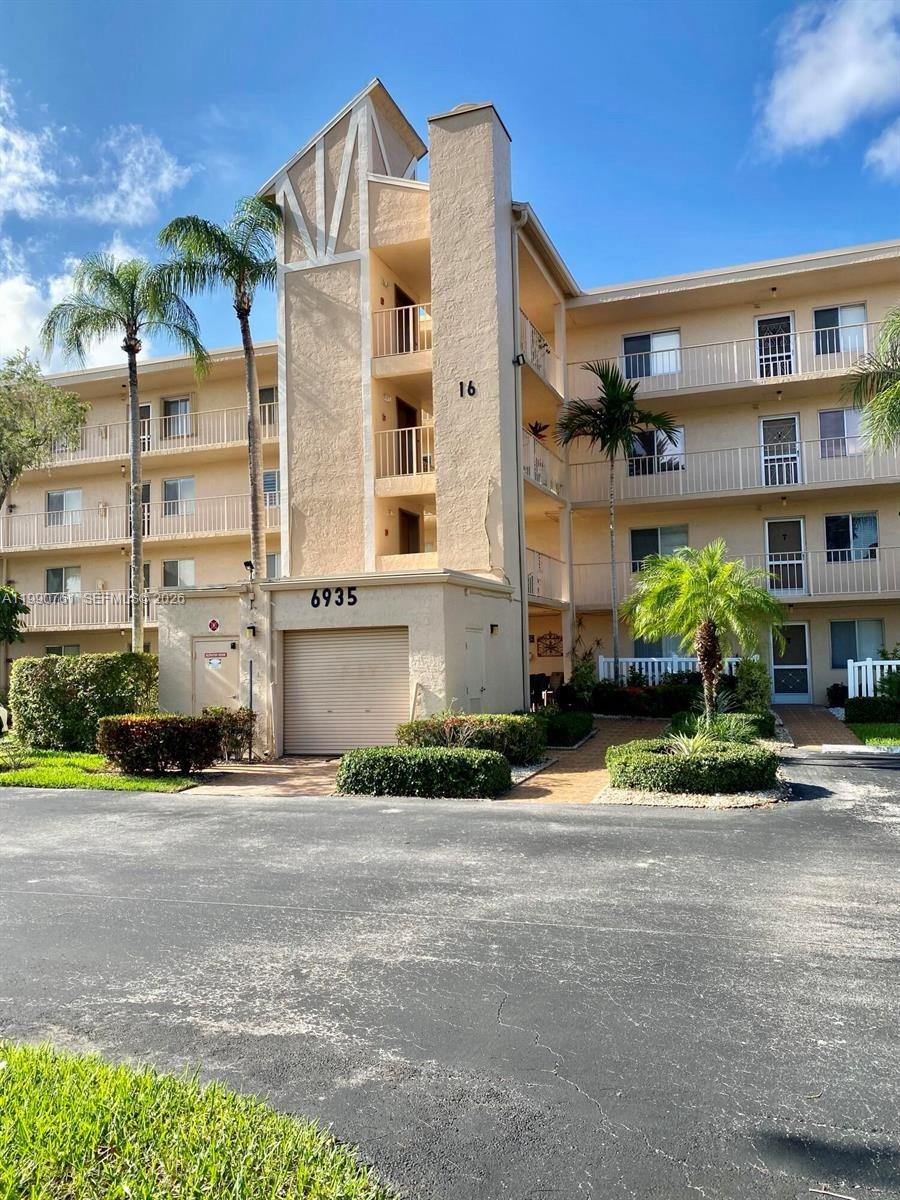 6935 Huntington Ln #108