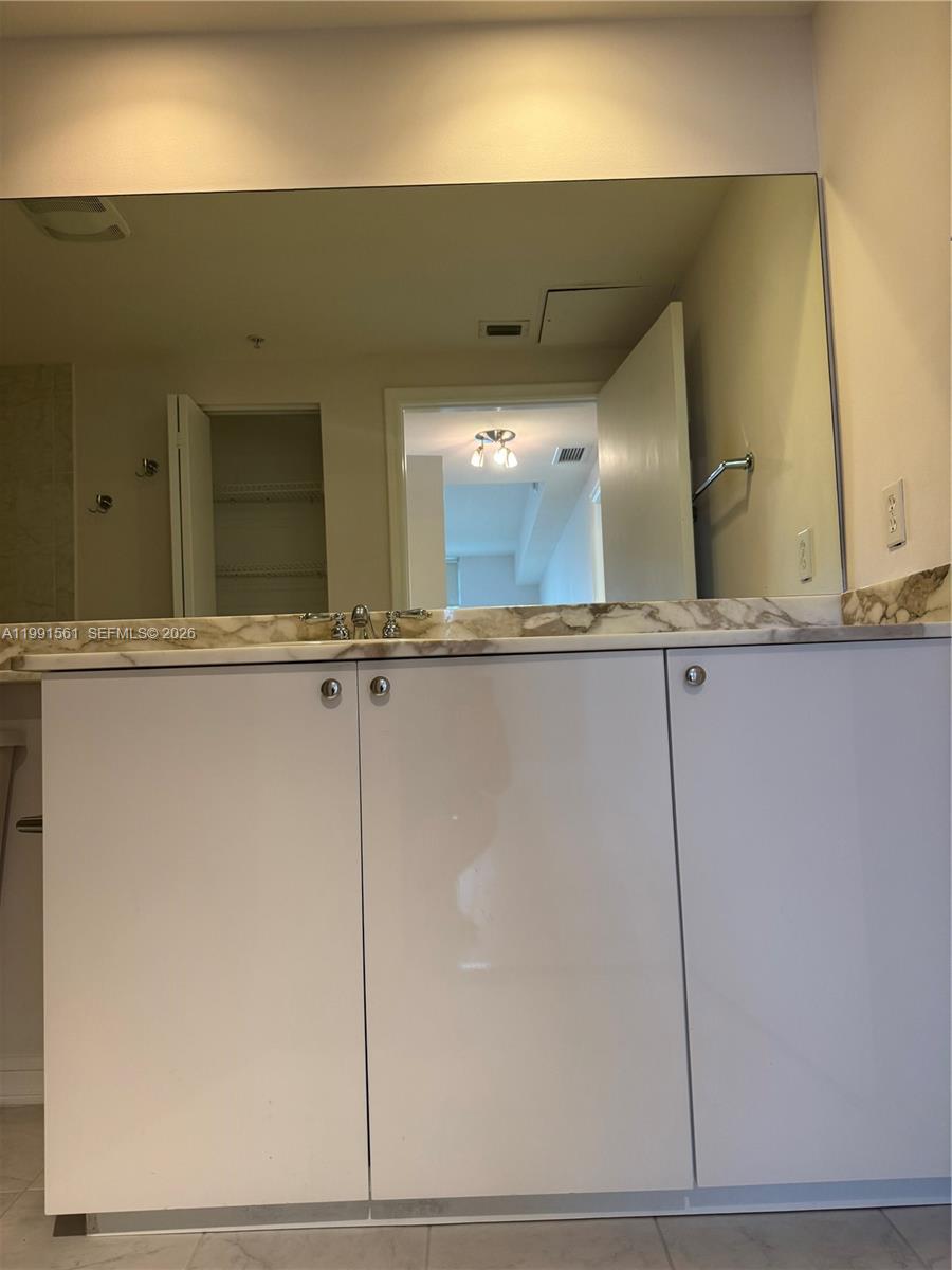 image The Venture at Aventura9