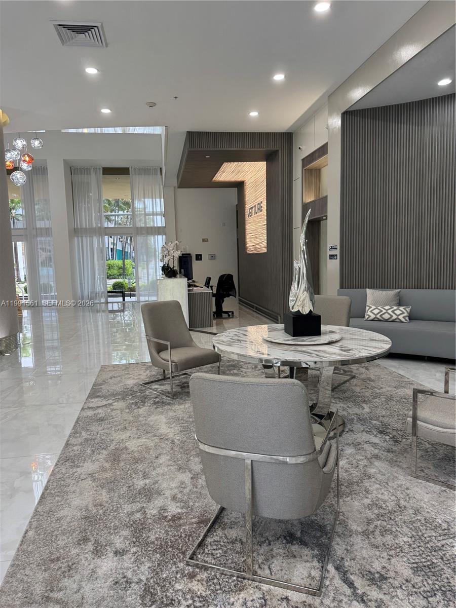 image The Venture at Aventura15