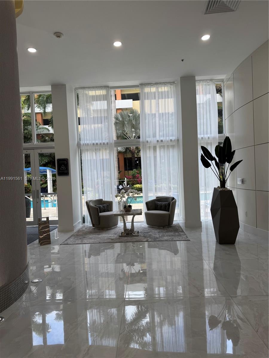 image The Venture at Aventura16