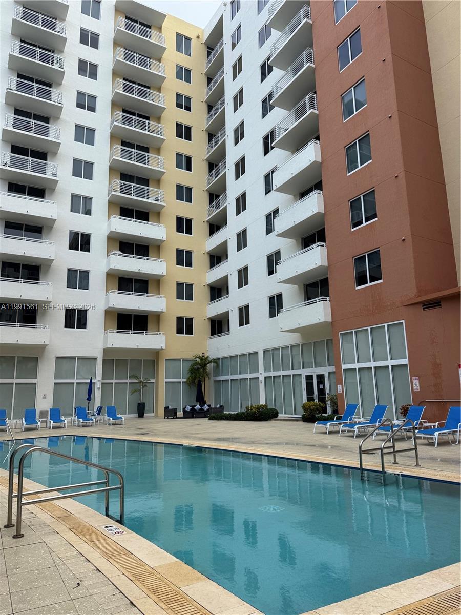 image The Venture at Aventura25