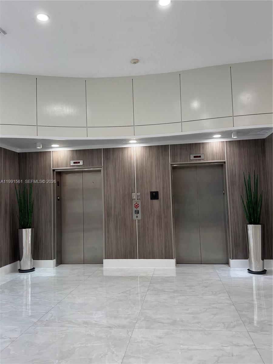 image The Venture at Aventura28