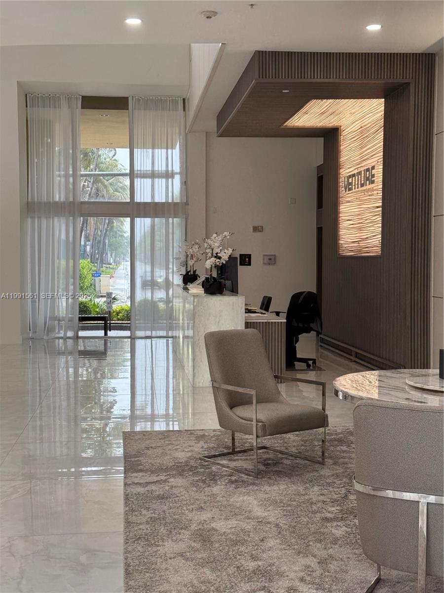 image The Venture at Aventura29