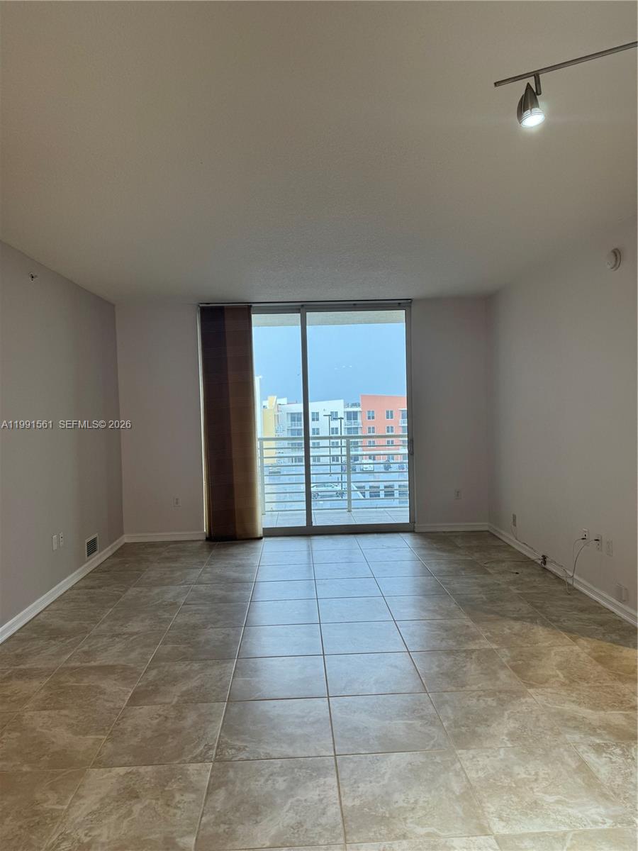 image The Venture at Aventura35