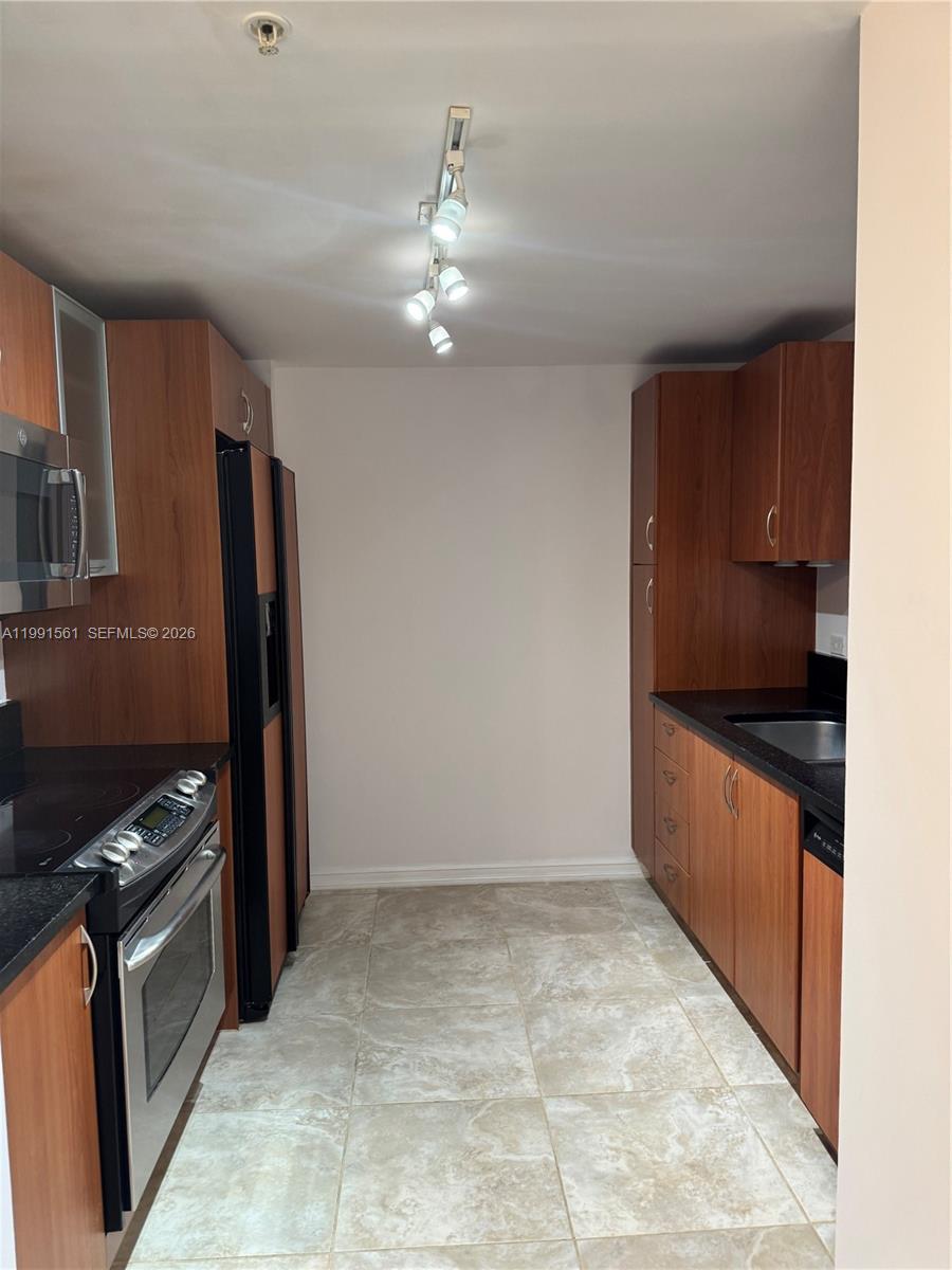 image The Venture at Aventura3