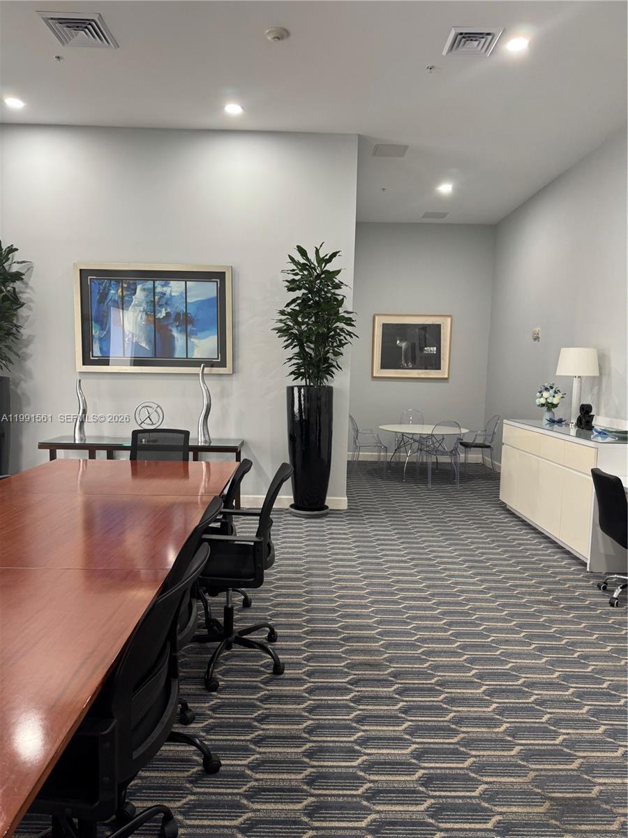 image The Venture at Aventura40