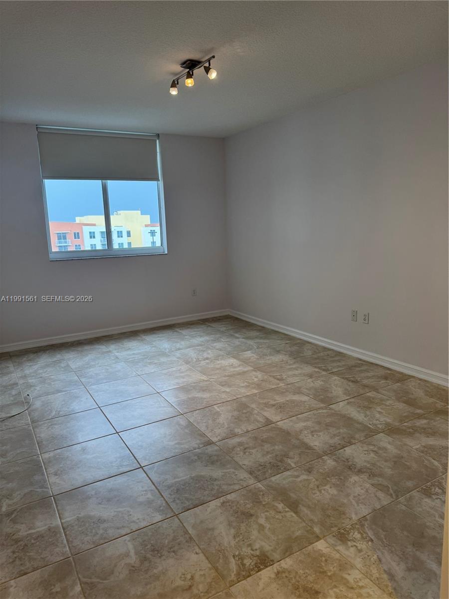 image The Venture at Aventura4