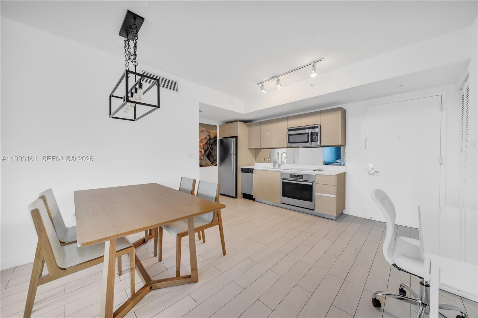 image Beachwalk Condominium10