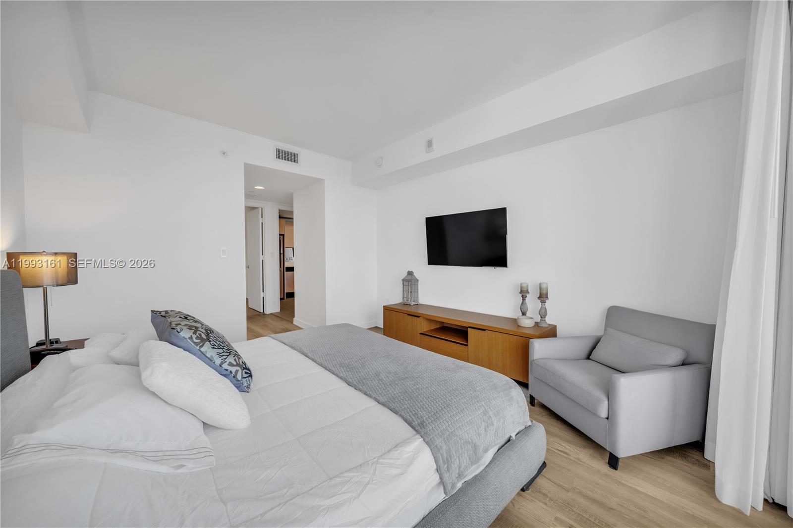 image Beachwalk Condominium3