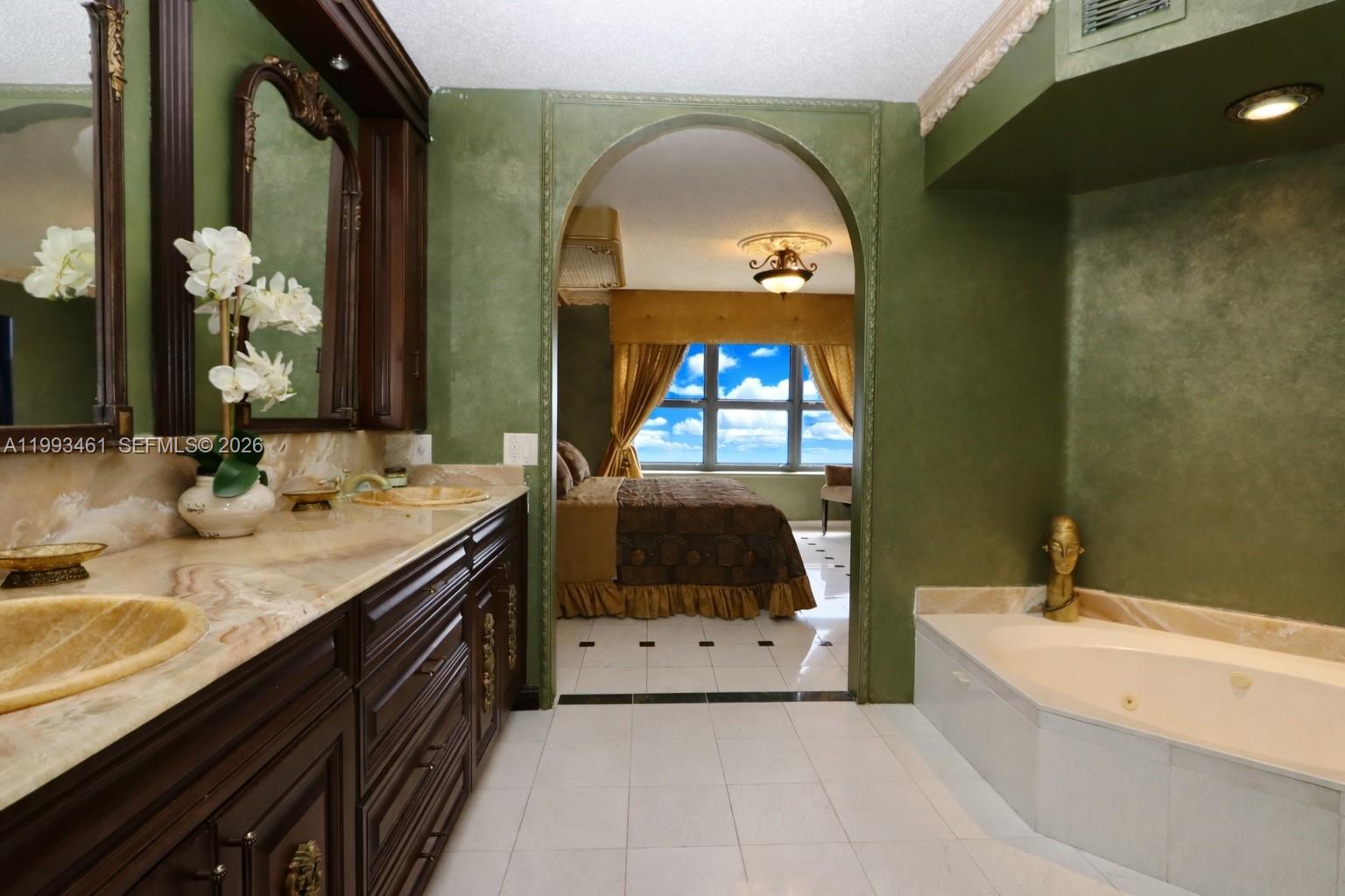 3530 Mystic Pointe Dr #2915 Aventura, FL 33180