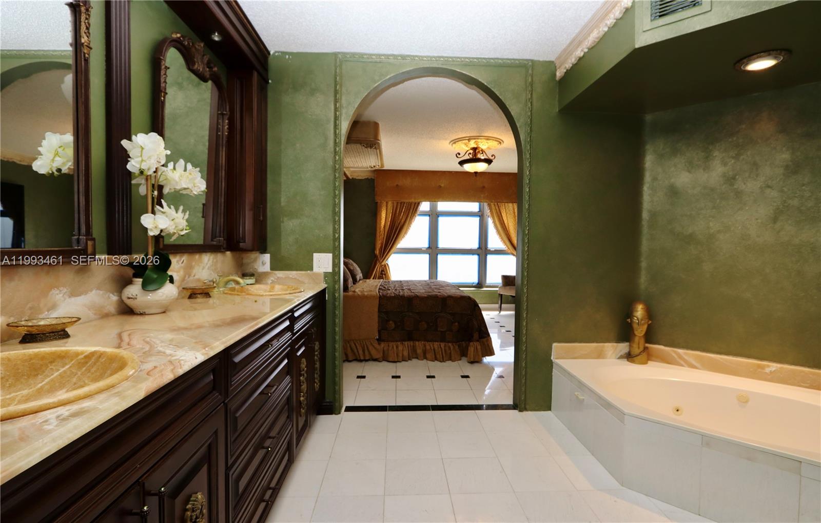 3530 Mystic Pointe Dr #2915 Aventura, FL 33180