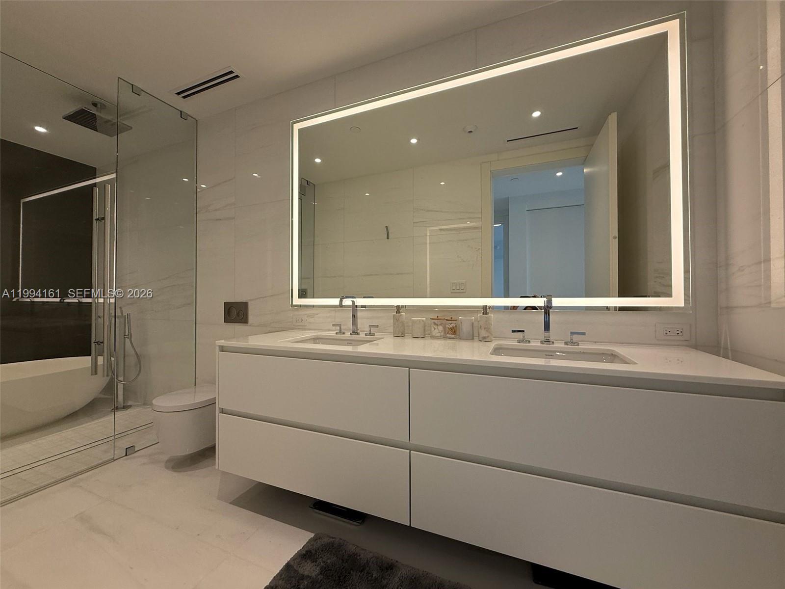 300 Biscayne Blvd Way #2706 Miami, FL 33131