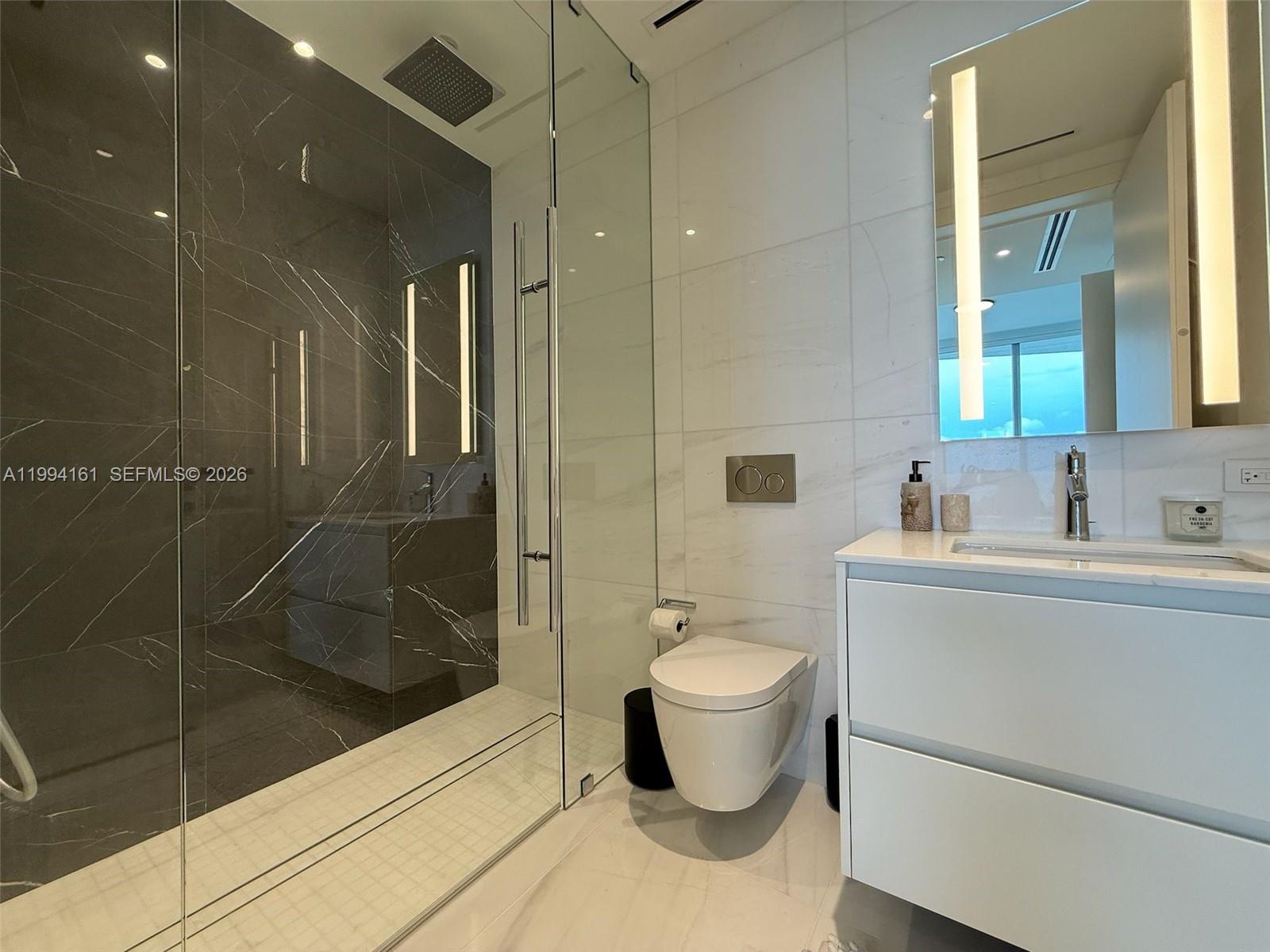 300 Biscayne Blvd Way #2706 Miami, FL 33131