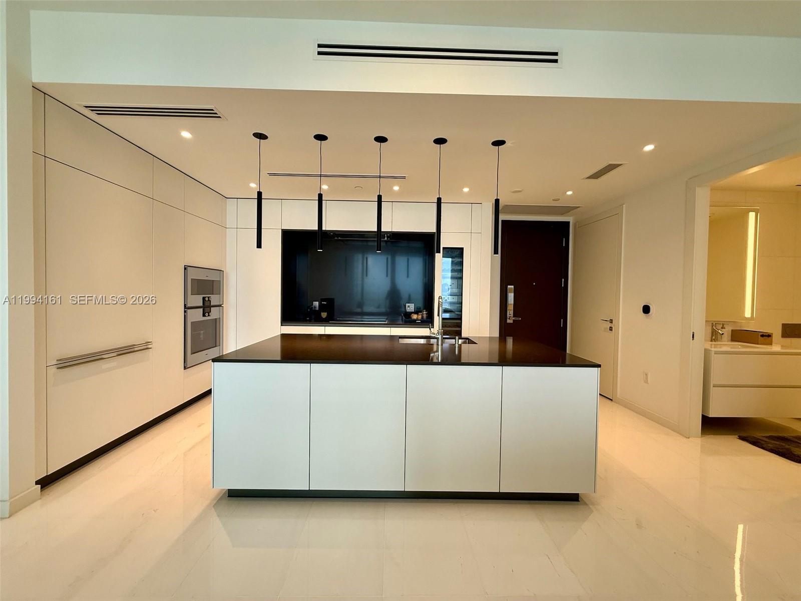 300 Biscayne Blvd Way #2706 Miami, FL 33131