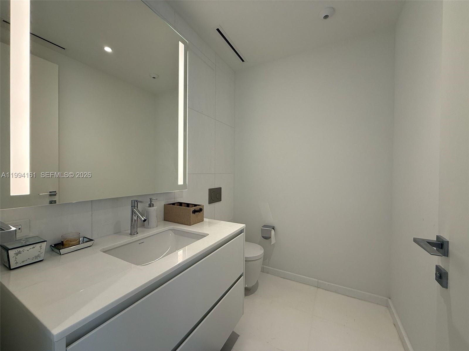 300 Biscayne Blvd Way #2706 Miami, FL 33131