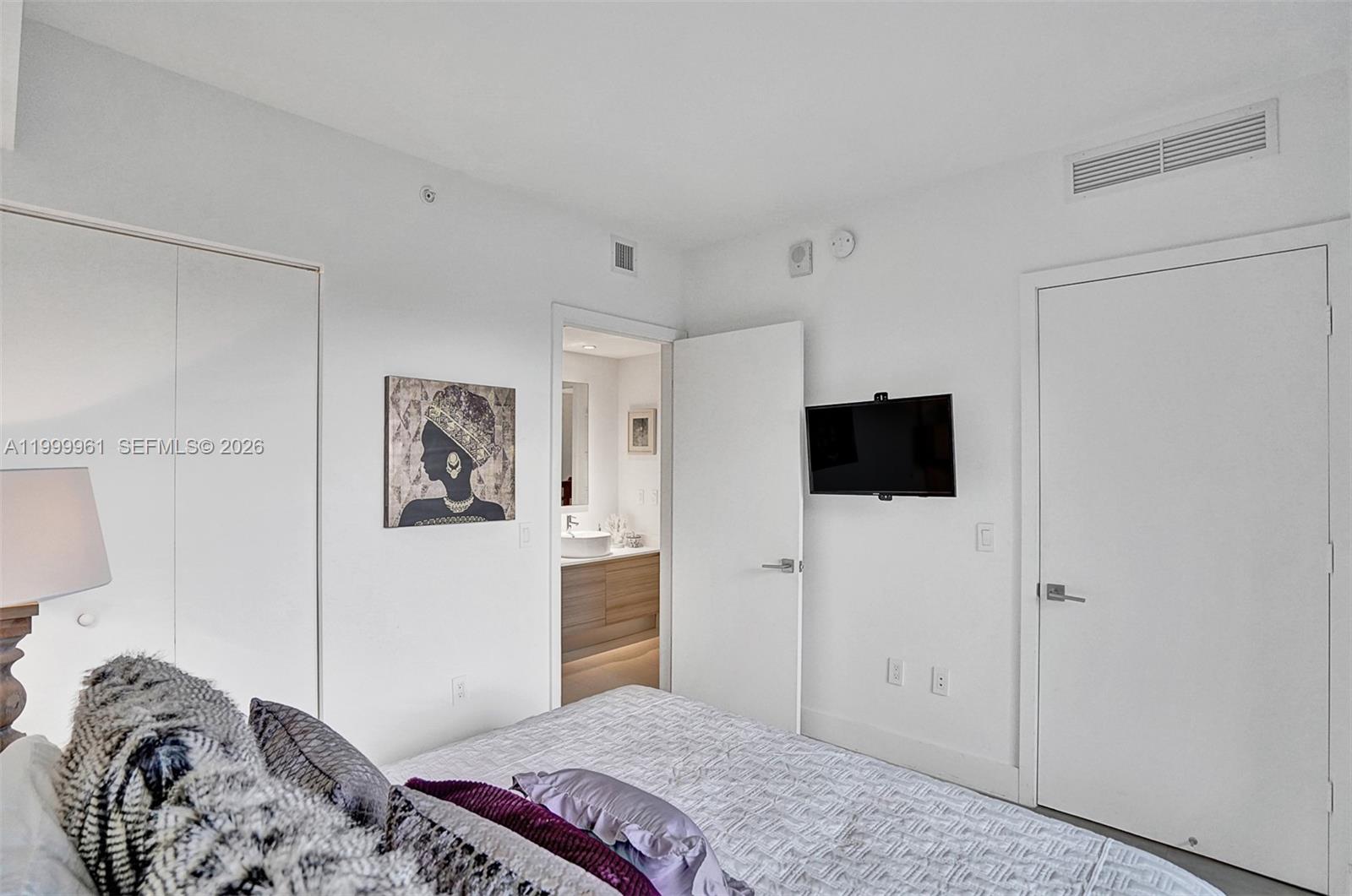 121 NE 34th St #814 Miami, FL 33137