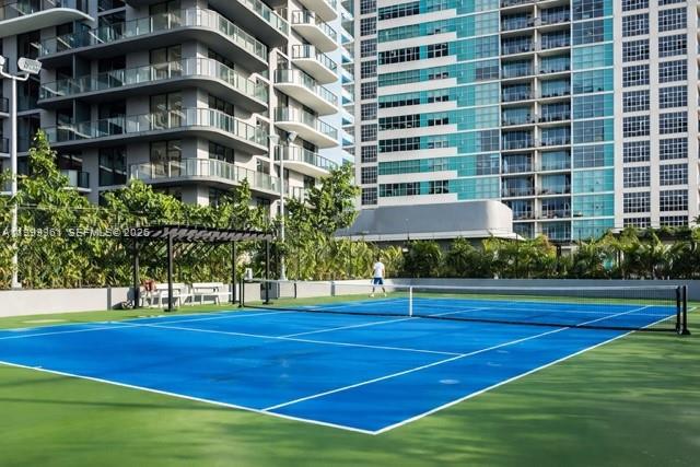 121 NE 34th St #814 Miami, FL 33137