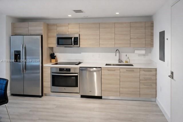 121 NE 34th St #814 Miami, FL 33137