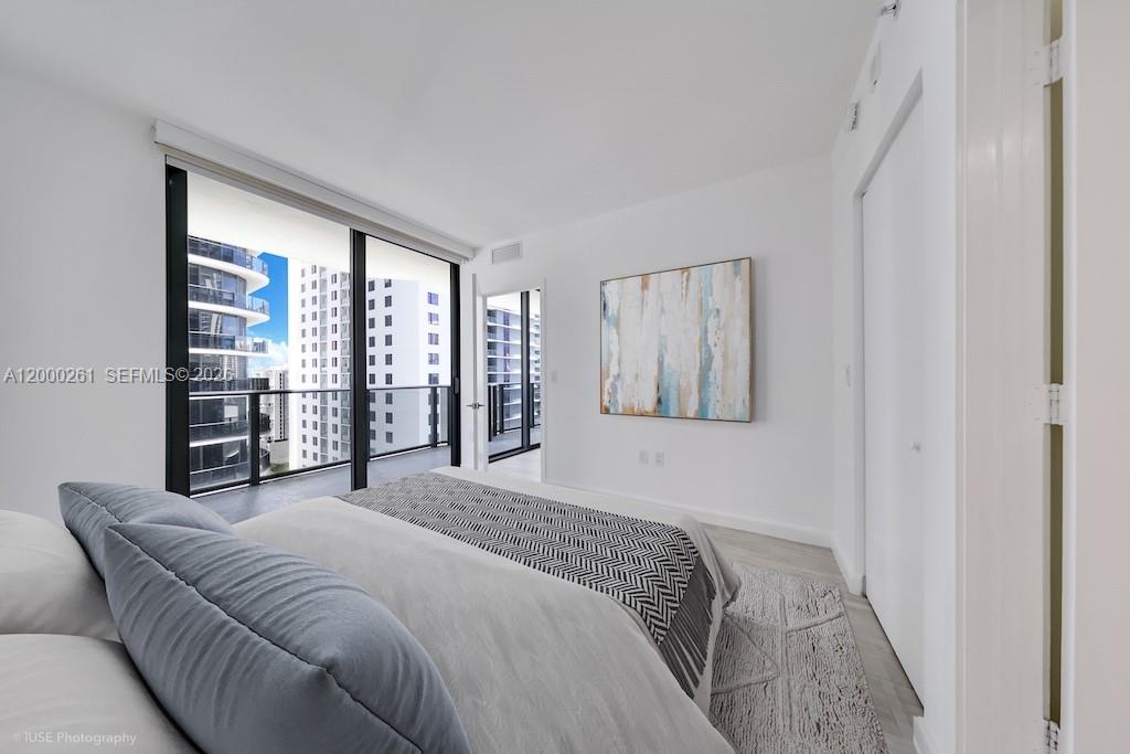 45 SW 9th St #1808 Miami, FL 33130