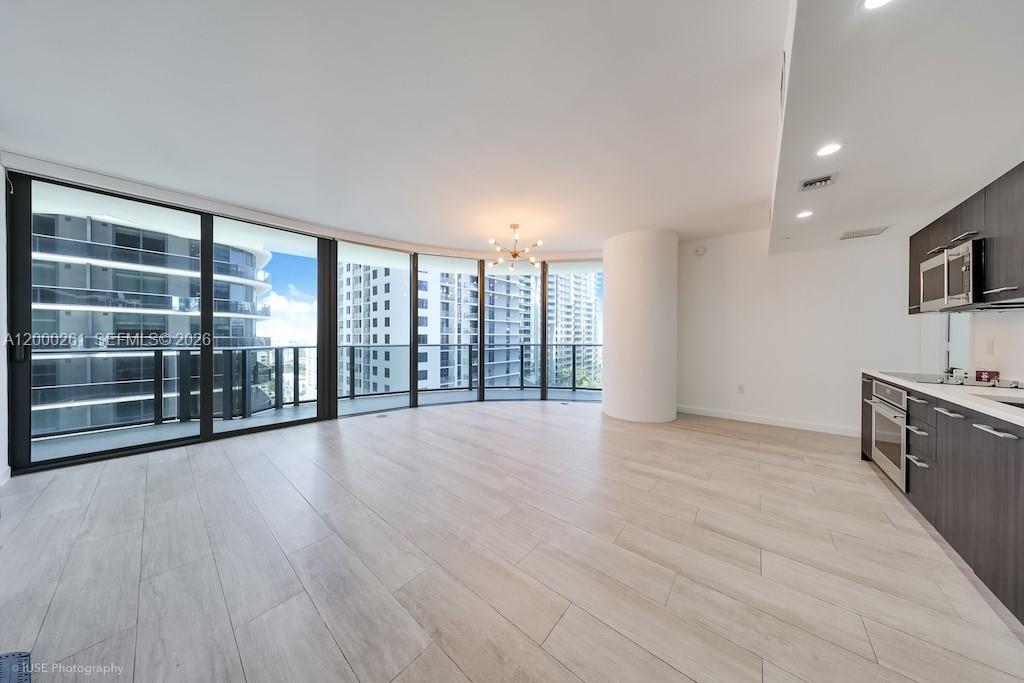 45 SW 9th St #1808 Miami, FL 33130