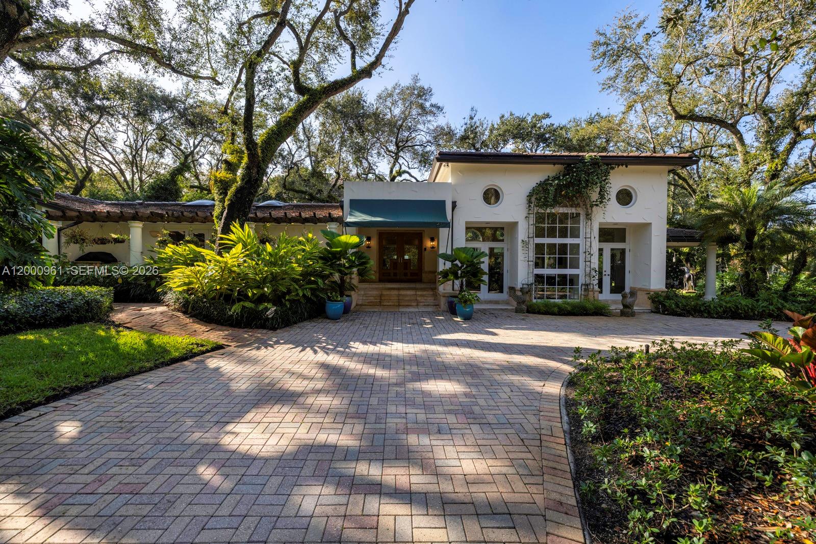 10100 Lakeside Dr Coral Gables, FL 33156