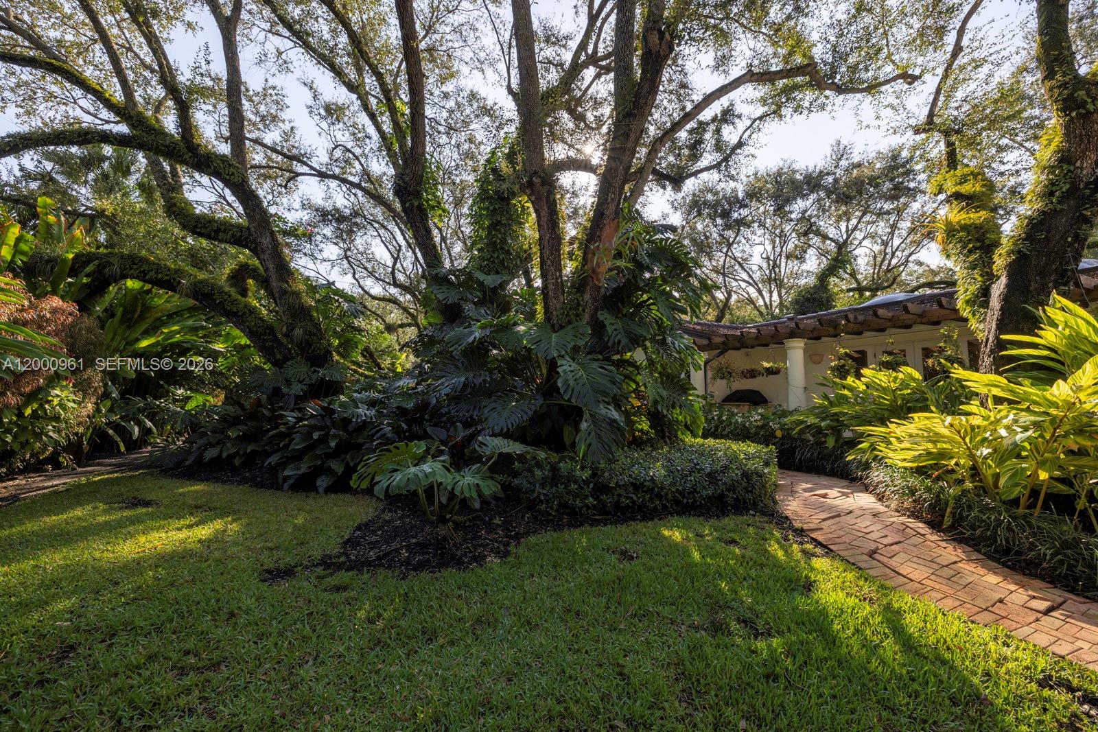 10100 Lakeside Dr Coral Gables, FL 33156